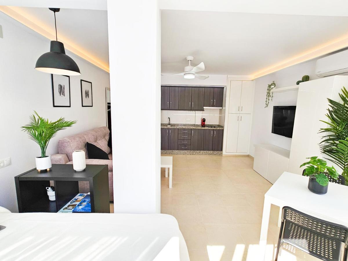 Estudio Vip Mediterraneo - Alojamientos La Torre Torre Del Mar Exteriör bild