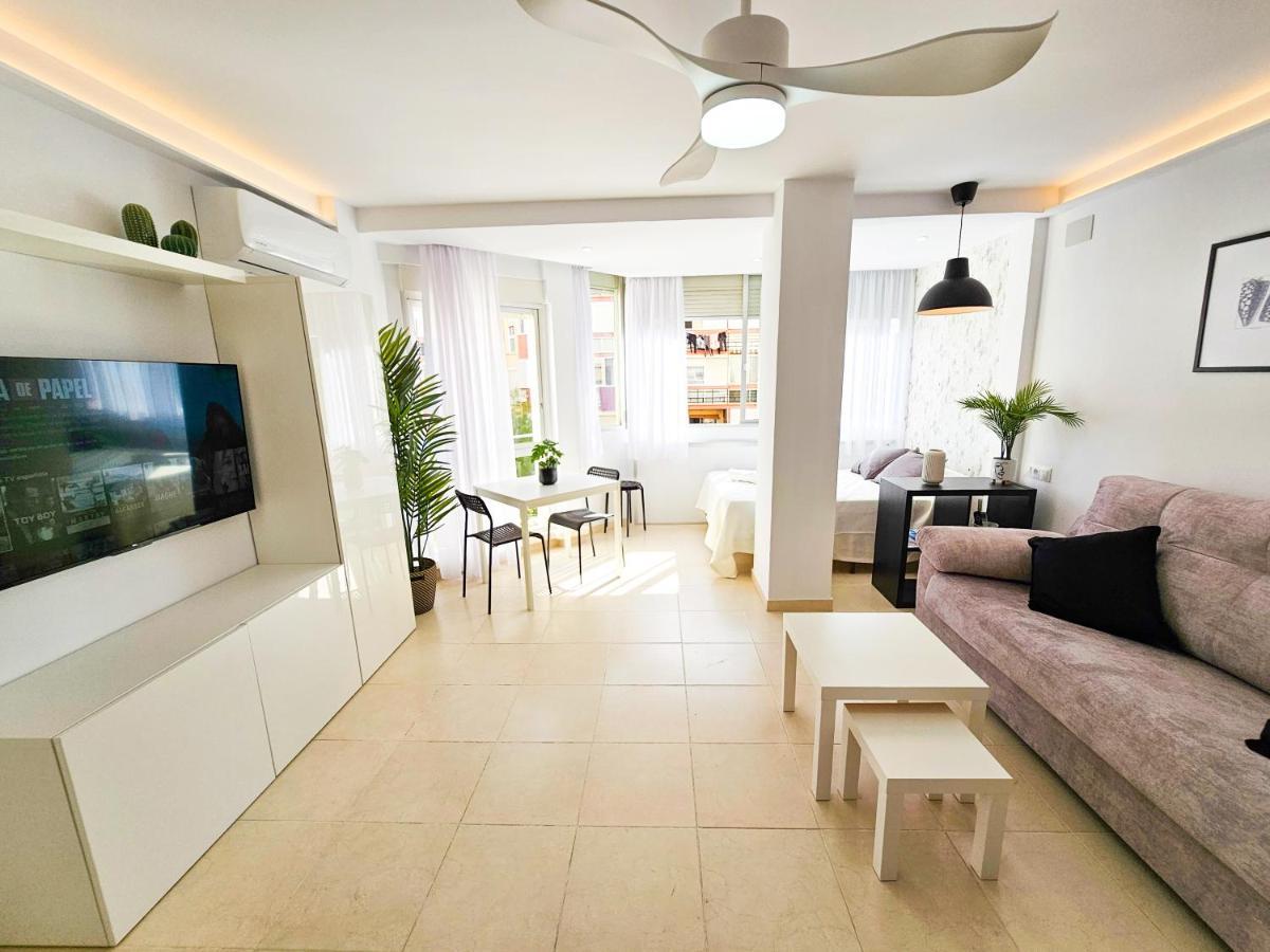 Estudio Vip Mediterraneo - Alojamientos La Torre Torre Del Mar Exteriör bild